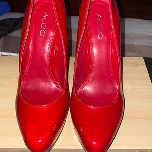 Sexy patent leather pumps